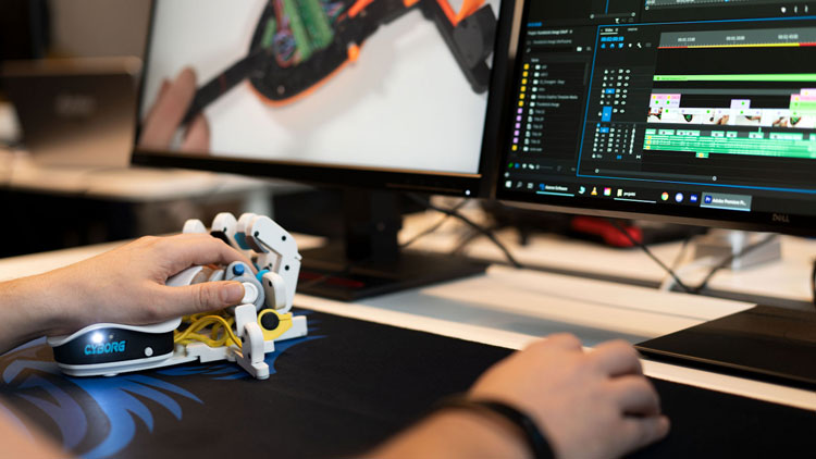 OMRON switches helped Azeron create a design that is highly reliable and adapts to disabled and left- handed players