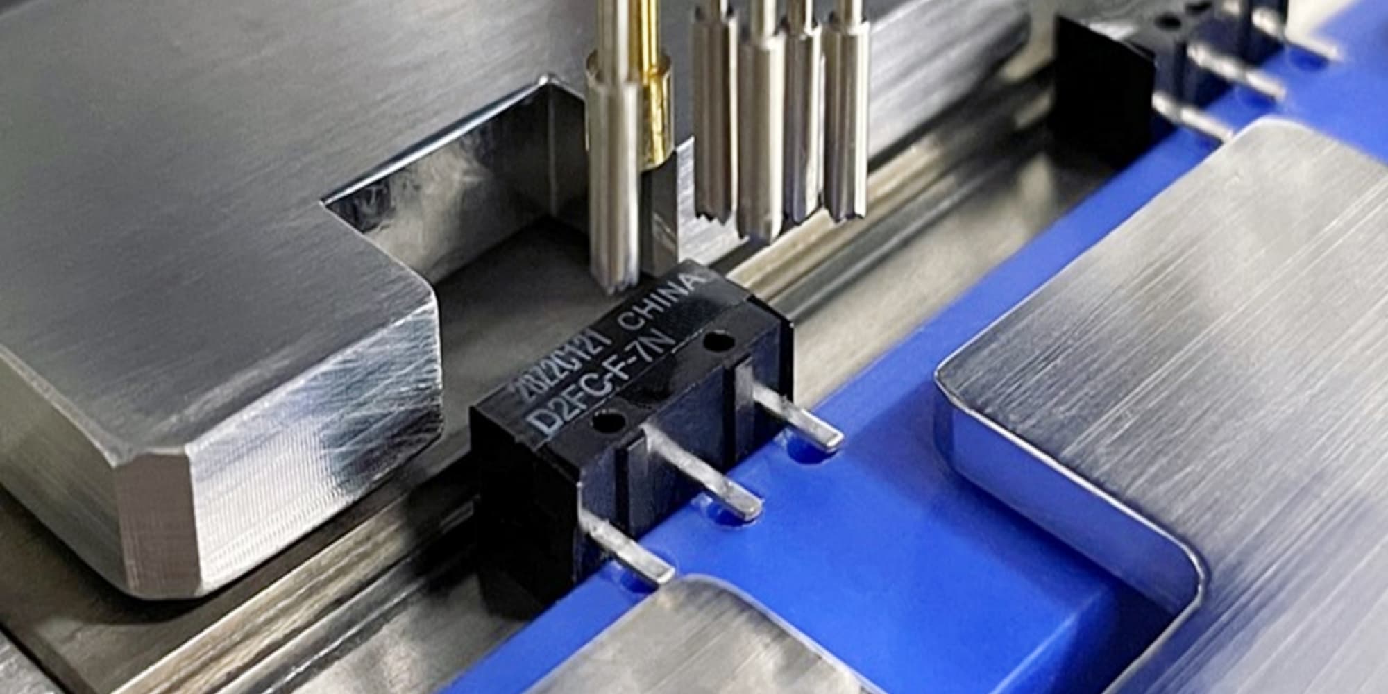 Mechanical switch technology: Precision-engineered dome and contact for crisp feel.