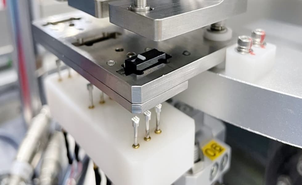 Gold-plated contacts in Aratas switches ensuring long-term signal reliability.